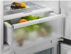 Vestavná kombinovaná chladnička Electrolux FlexiShelf LNT7TE18S3
